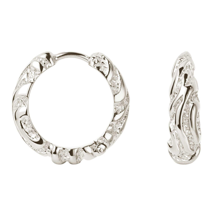 Camille Brinch Mellem Zebra Hoops i 925 sterling sølv med zebra-inspireret design og 18 mm diameter