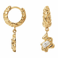 Camille Brinch Store Flare Zebra Hoops i 22 karat forgyldt sterling sølv med hvid zirkonia