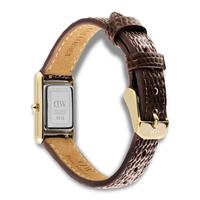 Bagside af Daniel Wellington Bound Mini Gold ADW00100904 med brun læderrem og guldfarvet spænde