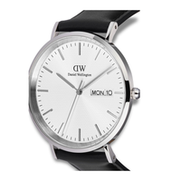 Nærbillede af Daniel Wellington Classic Day Date ADW00100832 med dag- og datovisning