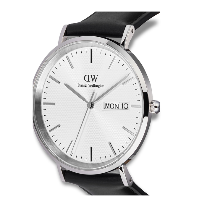 Nærbillede af Daniel Wellington Classic Day Date ADW00100832 med dag- og datovisning