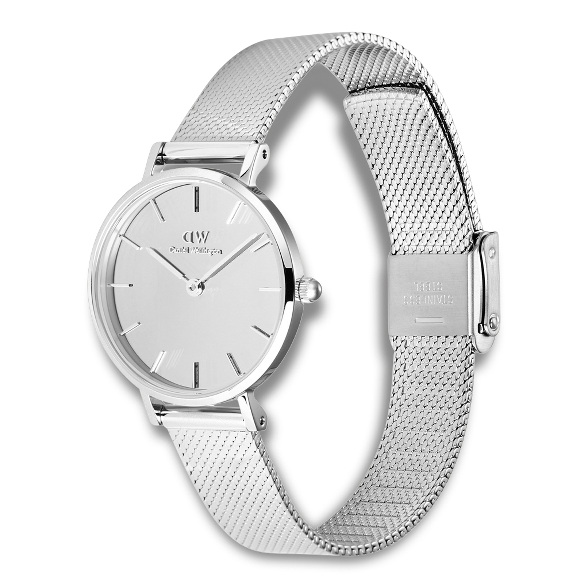 Daniel Wellington Petite 28 Mirror S ADW00100796 vist fra skrå vinkel med sølvfarvet mesh-rem