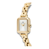 Nærbillede af Daniel Wellington Quadro Mini 3-Link 15 mm med firkantet guldfarvet urkasse
