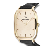 Nærbillede af Daniel Wellington Vintage Sheffield G 36 mm med guldfarvet urkasse