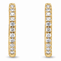 Diamond Hoops i 18 karat guld med 22 hvide diamanter på hvid baggrund