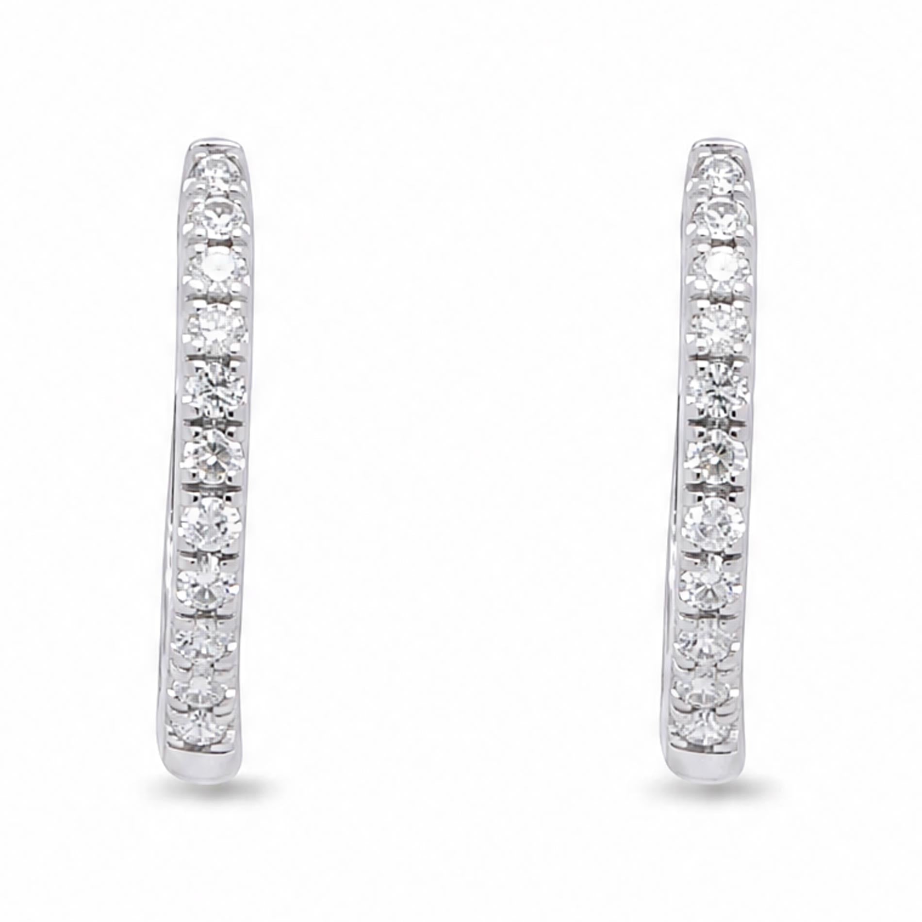 Diamond Hoops i 18 karat hvidguld med 22 hvide diamanter på i alt 0,18 carat
