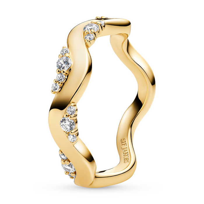 Ellera Waves Altro ring i forgyldt med klare zirkonia sten i bølgende design