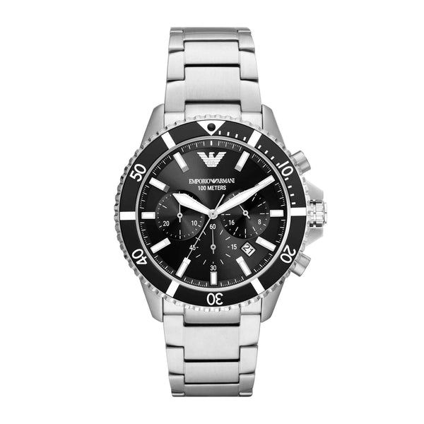 Emporio Armani Diver AR11360 herreur med en stål-urkasse og stållænke. Uret har en sort urskive og datovisning. Uret er set forfra.