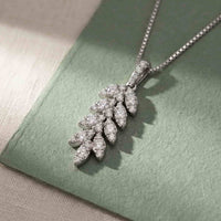 Empress vedhæng i 18 karat hvidguld med 0,66 ct hvide diamanter