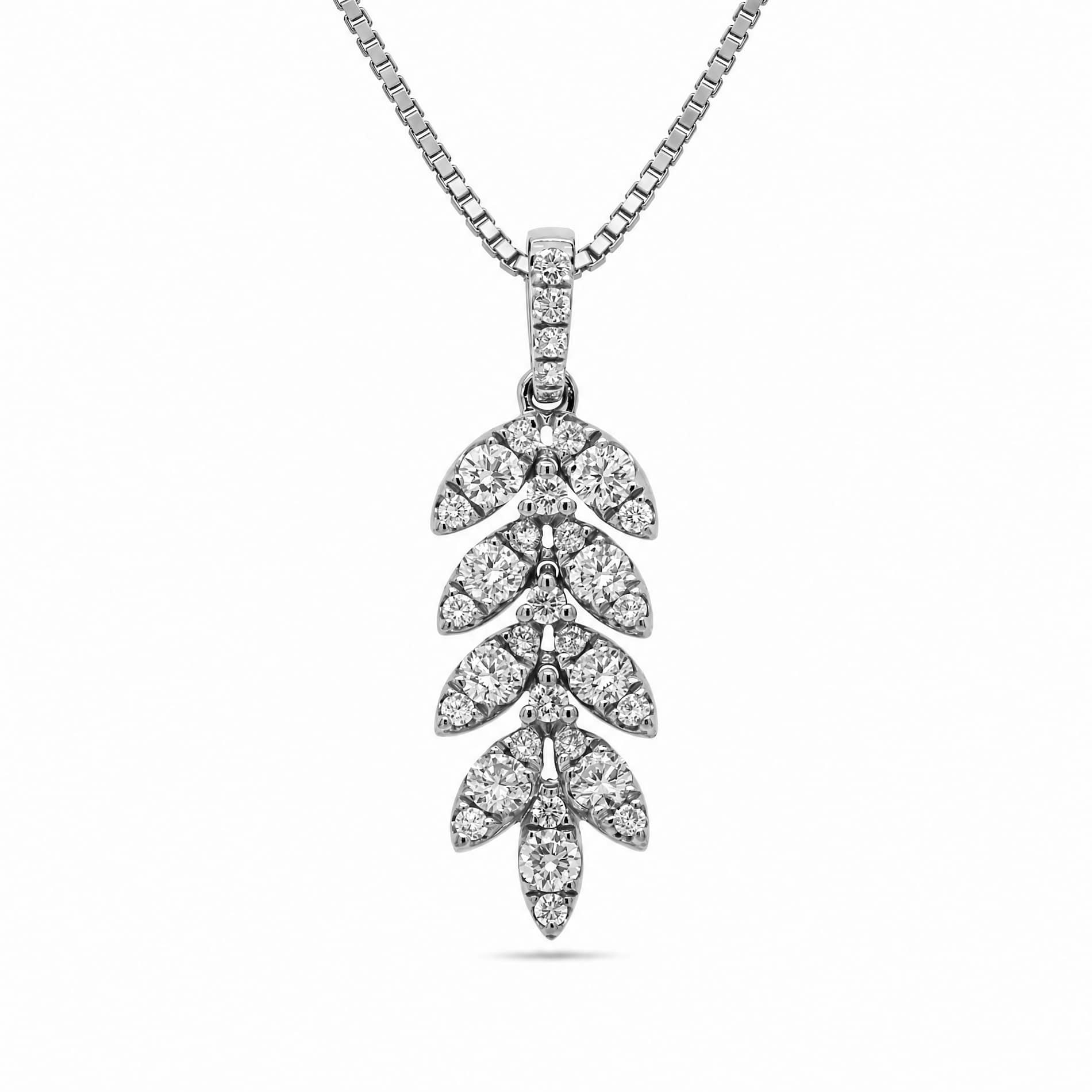 Empress vedhæng i 18 karat hvidguld med 0,66 ct brillantslebne diamanter