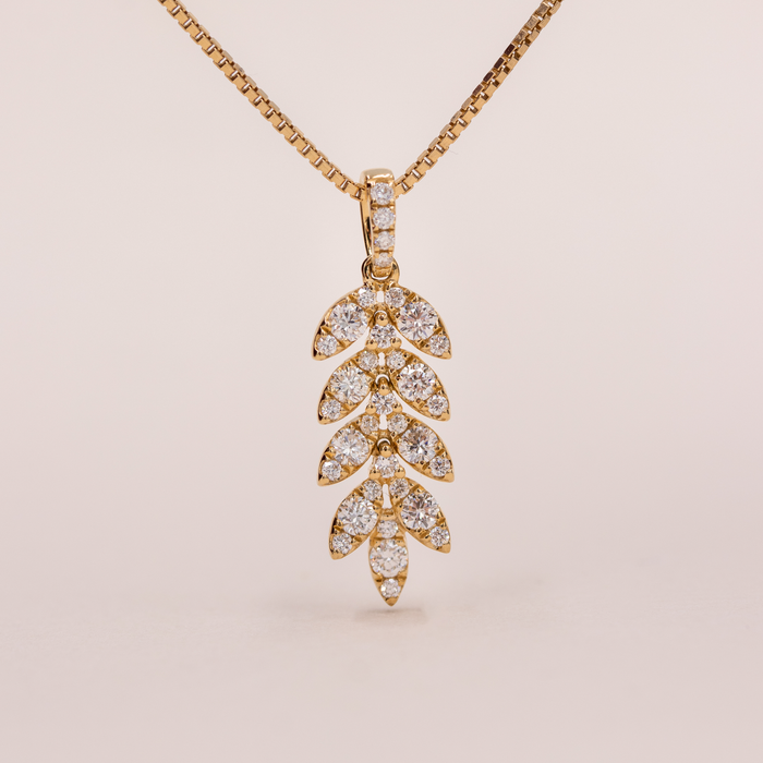 Empress vedhæng i 18 kt. guld med 0,66 ct. diamanter