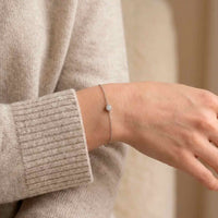 Fleur armbånd i 18 karat hvidguld med 0,08 carat diamanter på håndleddet