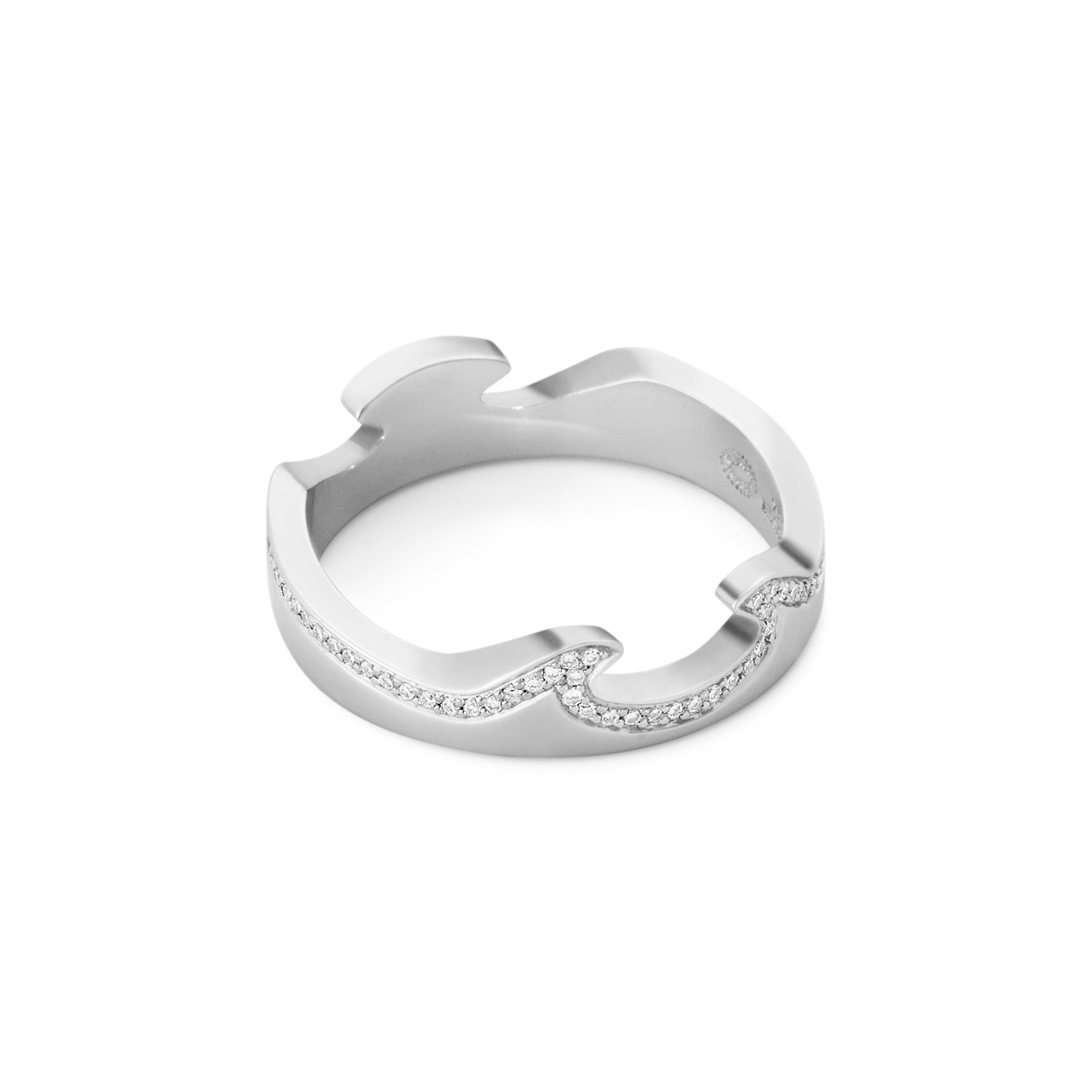 Georg Jensen Fusion endering i 18 karat hvidguld med brillantslebne diamanter set fra siden