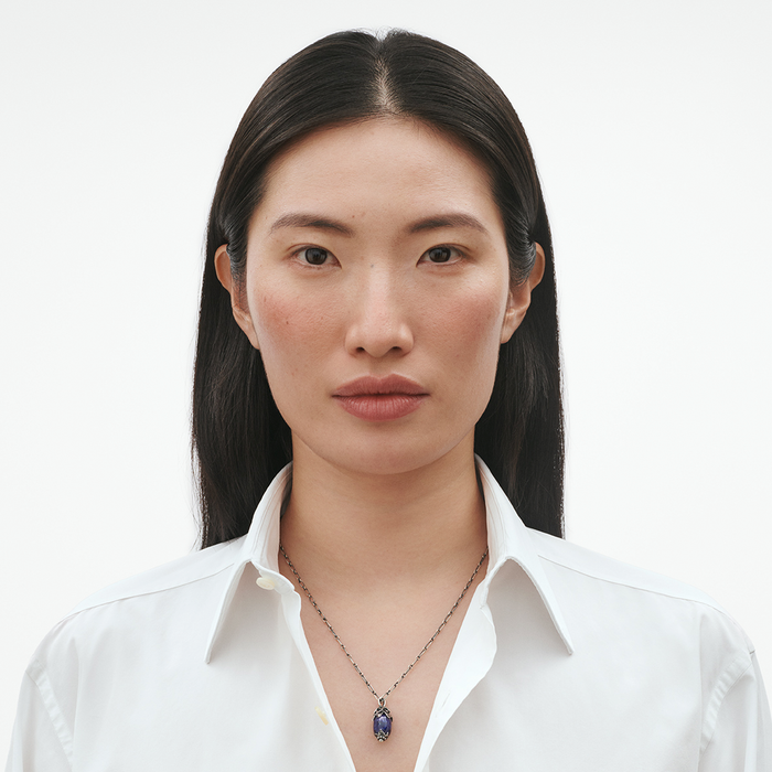 Georg Jensen Heritage 2026 vedhæng med blå sodalit båret på model