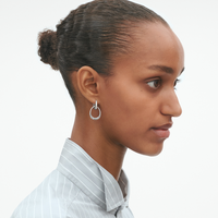 Georg Jensen Offspring medium øreringe i sterlingsølv med diamanter set fra siden
