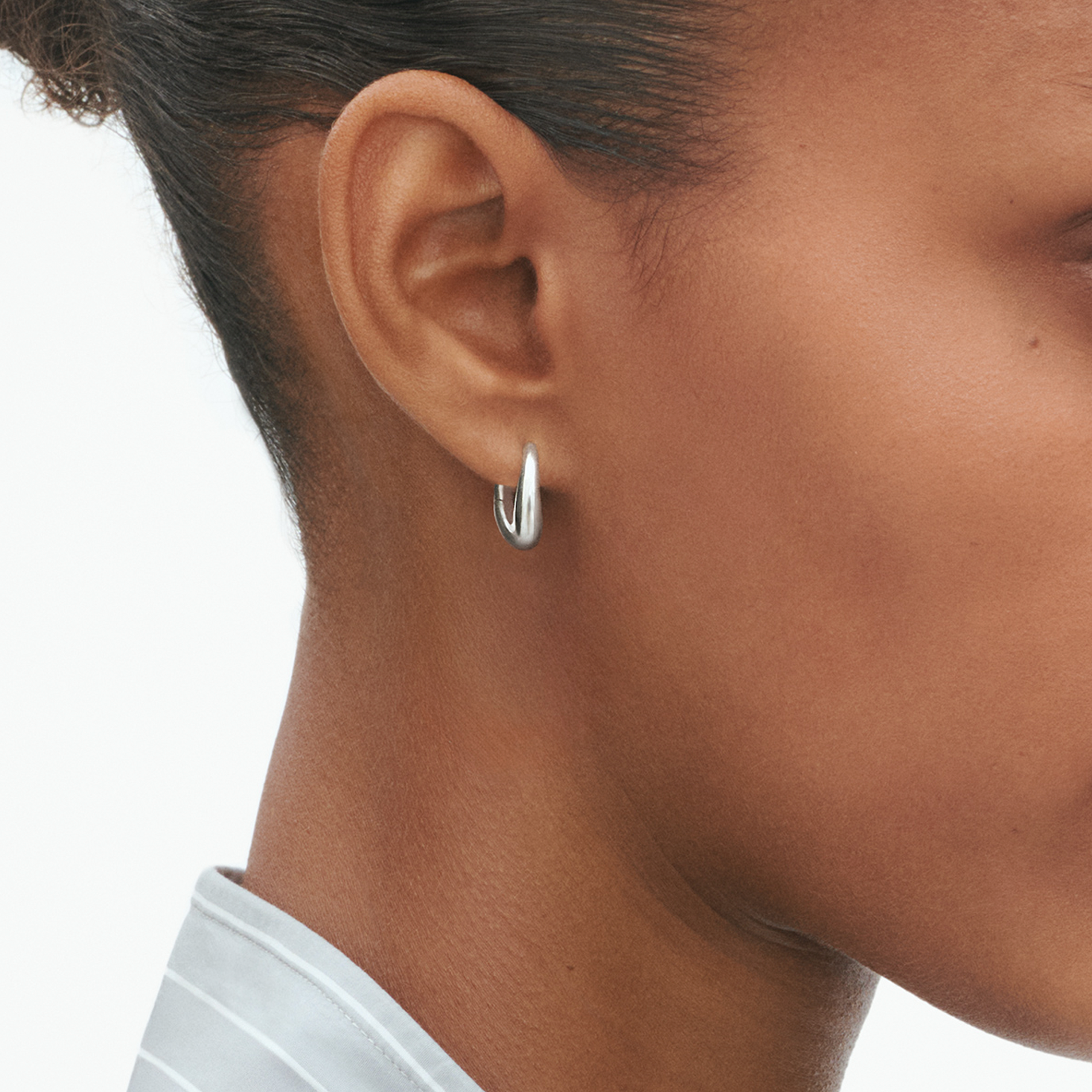 Georg Jensen Offspring medium øreringe med små diamanter i organisk design