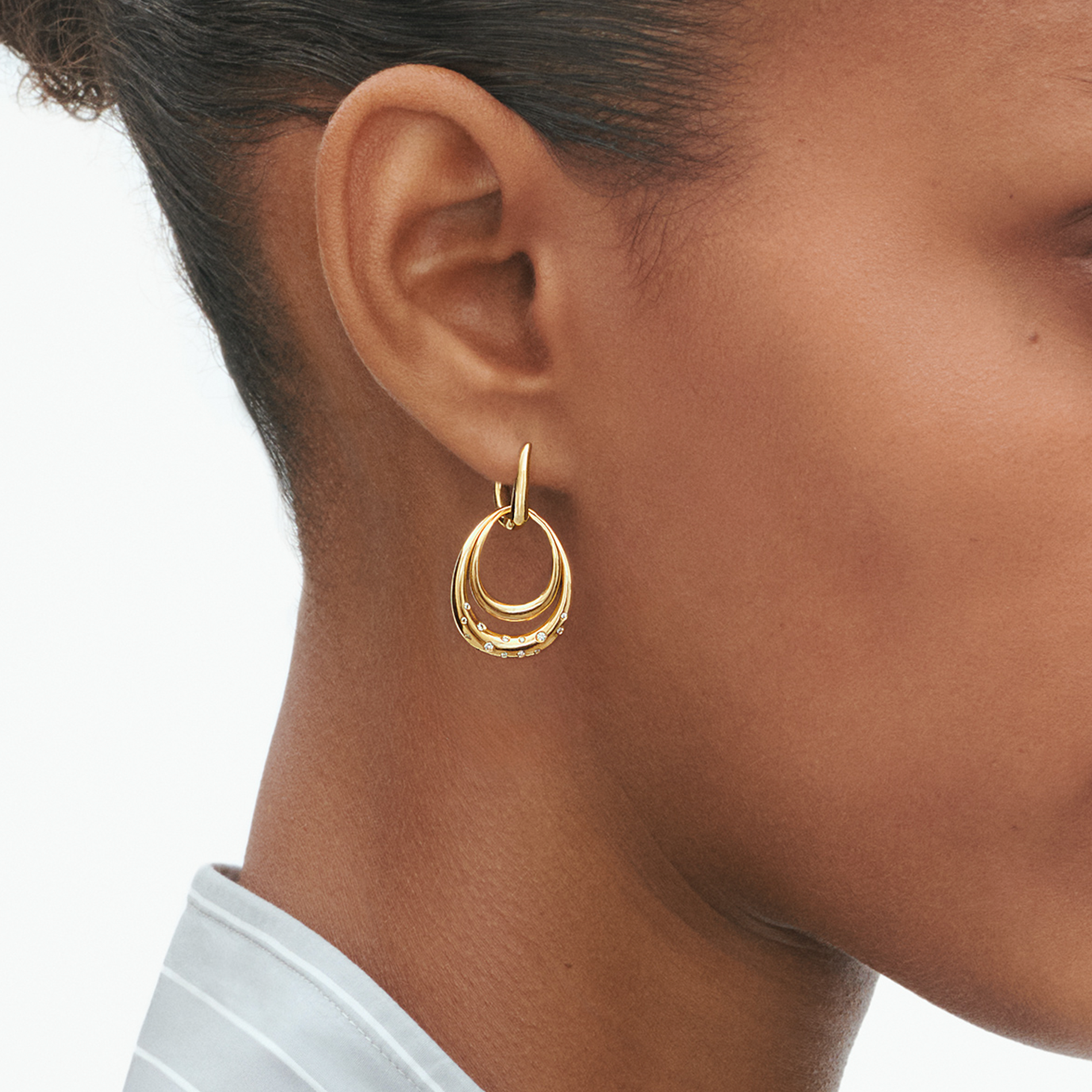 Georg Jensen Offspring øreringe i 18 kt. guld med diamanter i kortere variant