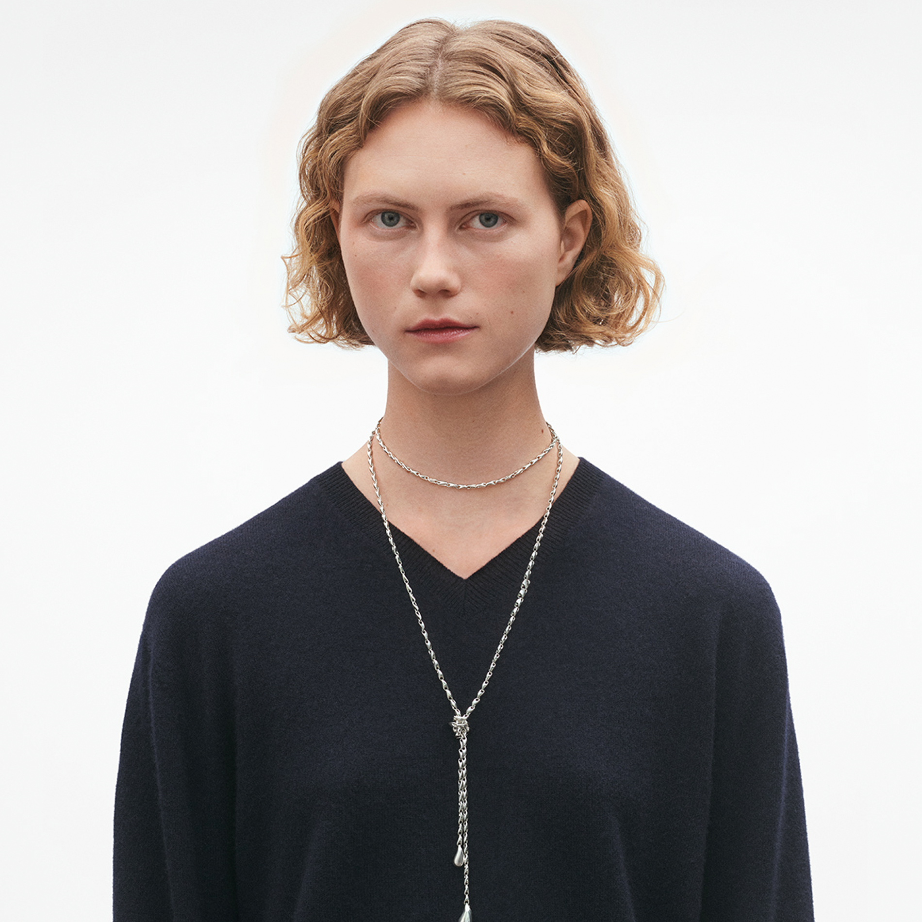 Georg Jensen Reflect Lariat-halskæde i 925 sterlingsølv båret på model