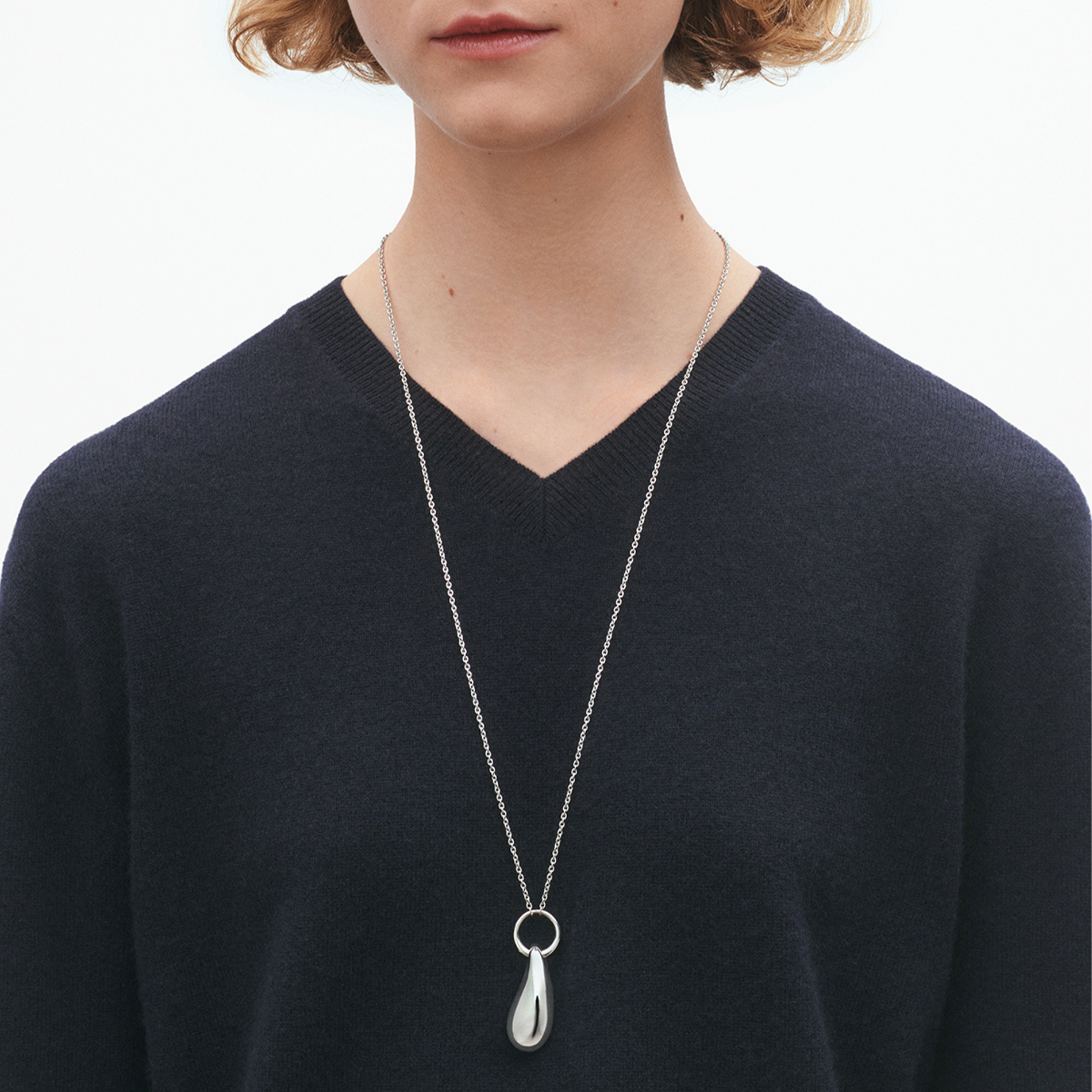 Detalje af Georg Jensen Reflect vedhæng i 925 sterlingsølv på kæde