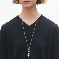 Detalje af Georg Jensen Reflect vedhæng i 925 sterlingsølv på kæde