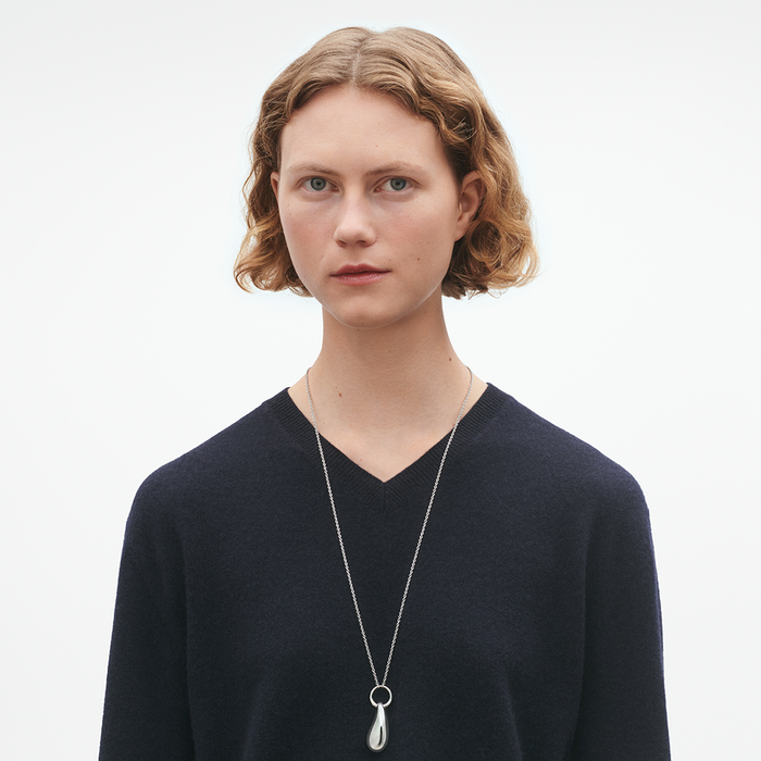 Georg Jensen Reflect vedhæng i 925 sterlingsølv båret på lang kæde