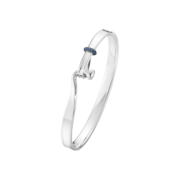 Georg Jensen Torun armring i 925 sterlingsølv med blå safir og den ikoniske krog-og-øje-lås