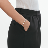 Georg Jensen Torun armring i sølv med pavé diamanter båret på håndled