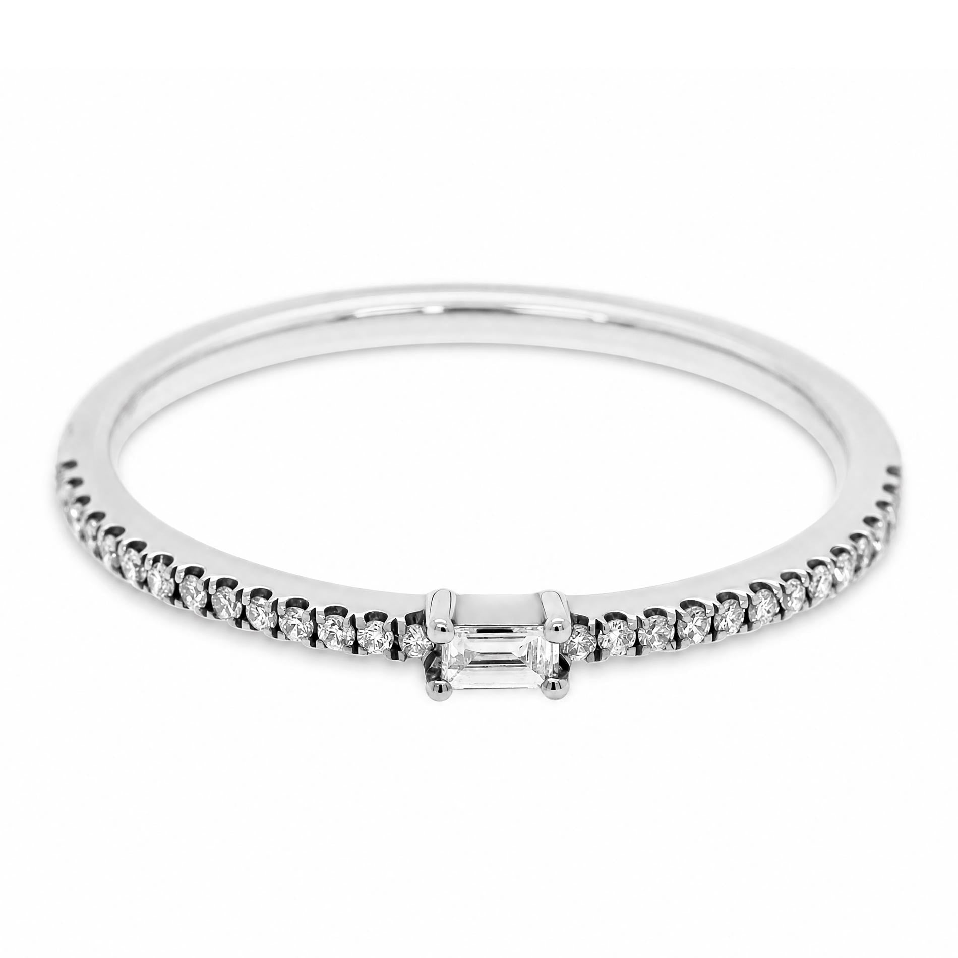 Julia ring i 18 karat hvidguld med 0,10 ct. hvide diamanter