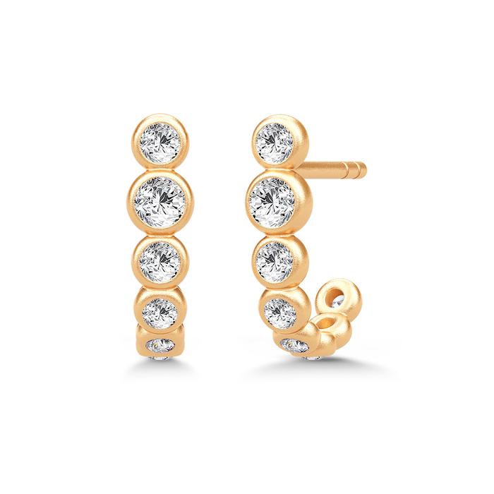 Julie Sandlau Grace Curve ørestik i 22 karat genanvendt forgyldt sterlingsølv med hvid zirkonia