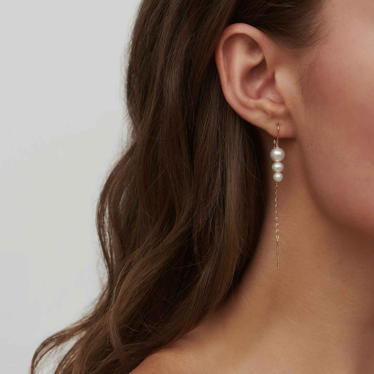 Single perleørering i 14 karat guld fra Julie Sandlau