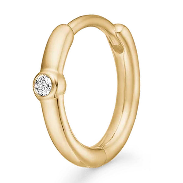 14 karat guld creol med en diamant fra Julie Sandlau
