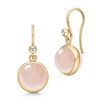 Forgyldte øreringe fra Julie Sandlau med rosa sten