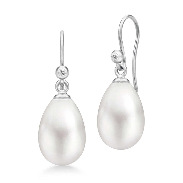 Sølv øreringe fra Julie Sandlau med perler
