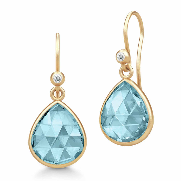 Forgyldte øreringe med blå krystaller fra Julie Sandlau