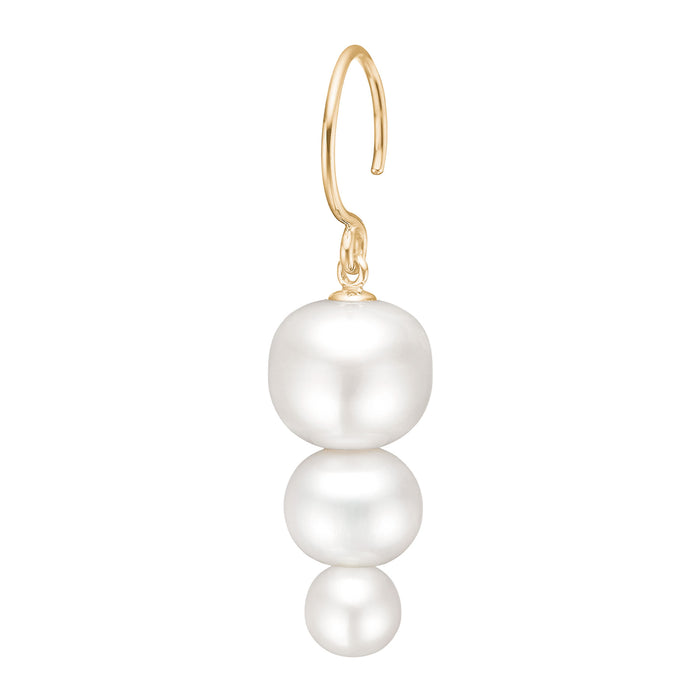 Julie Sandlau ørering i 14 karat guld med tre hvide perler