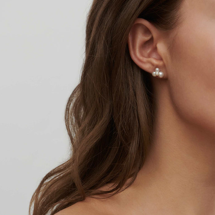 14 karat guld ørestikker med perler fra Julie Sandlau model