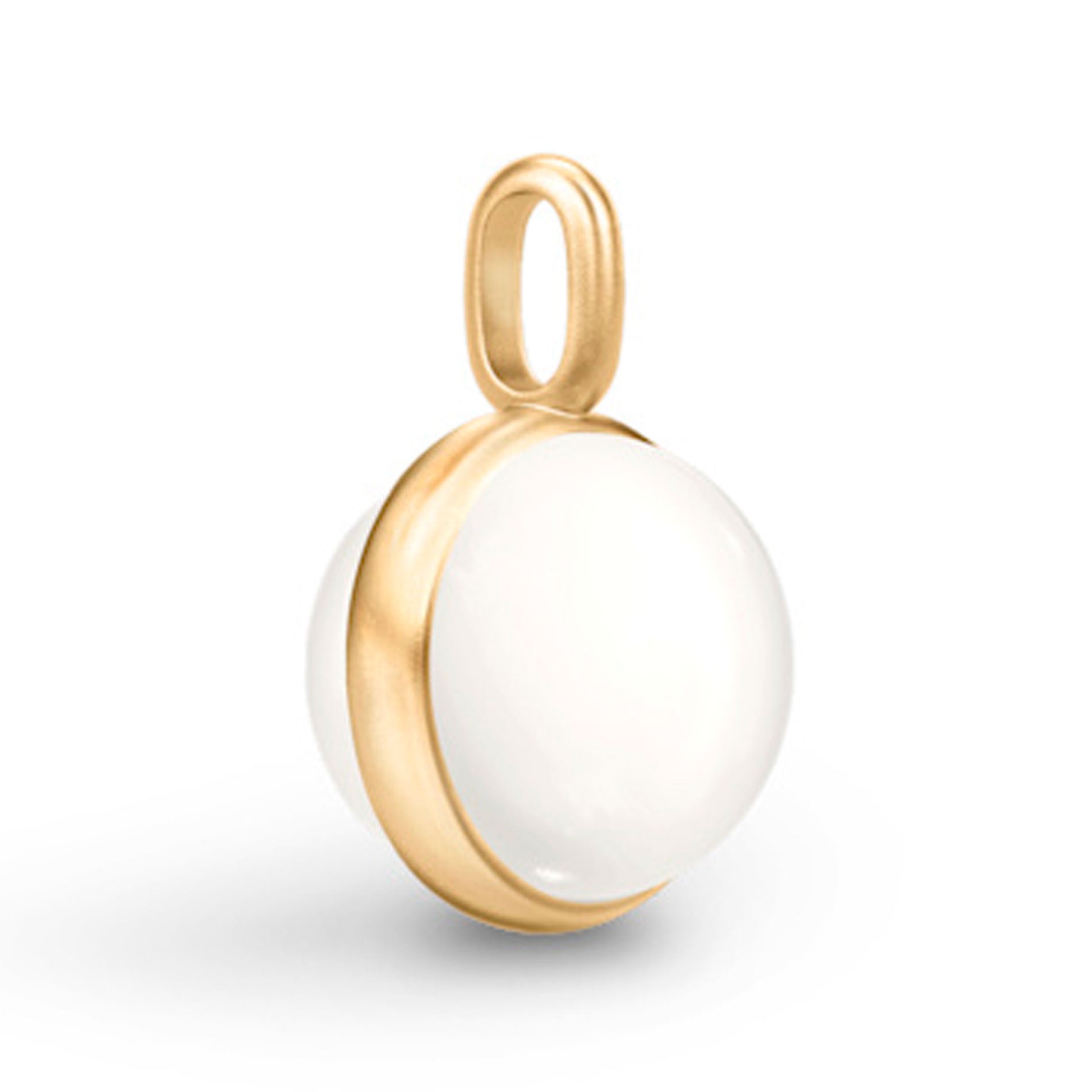 Julie Sandlau Prime vedhæng med Ivory Crystal set fra siden i forgyldt sølv