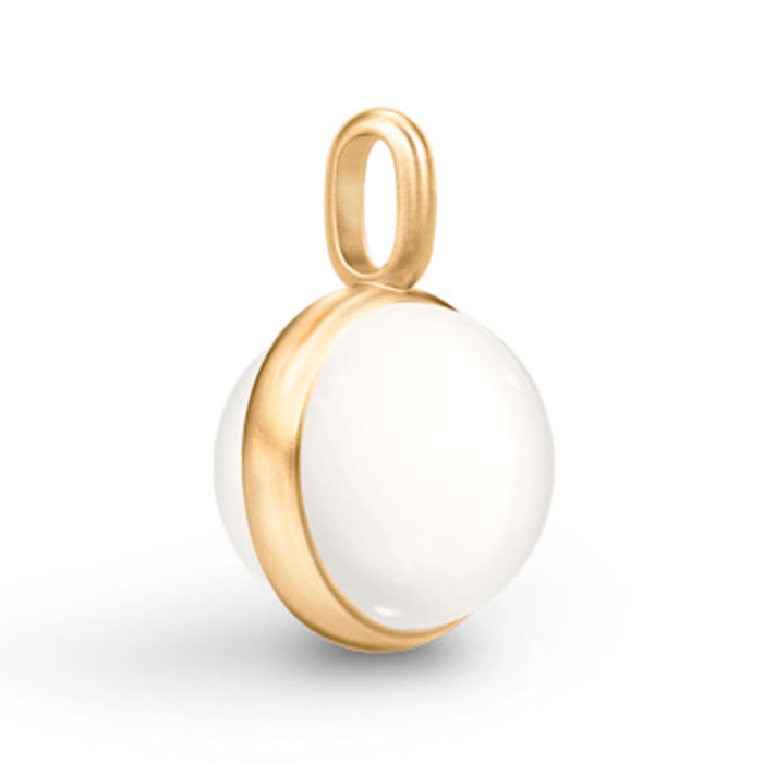 Julie Sandlau Prime vedhæng med Ivory Crystal set fra siden i forgyldt sølv