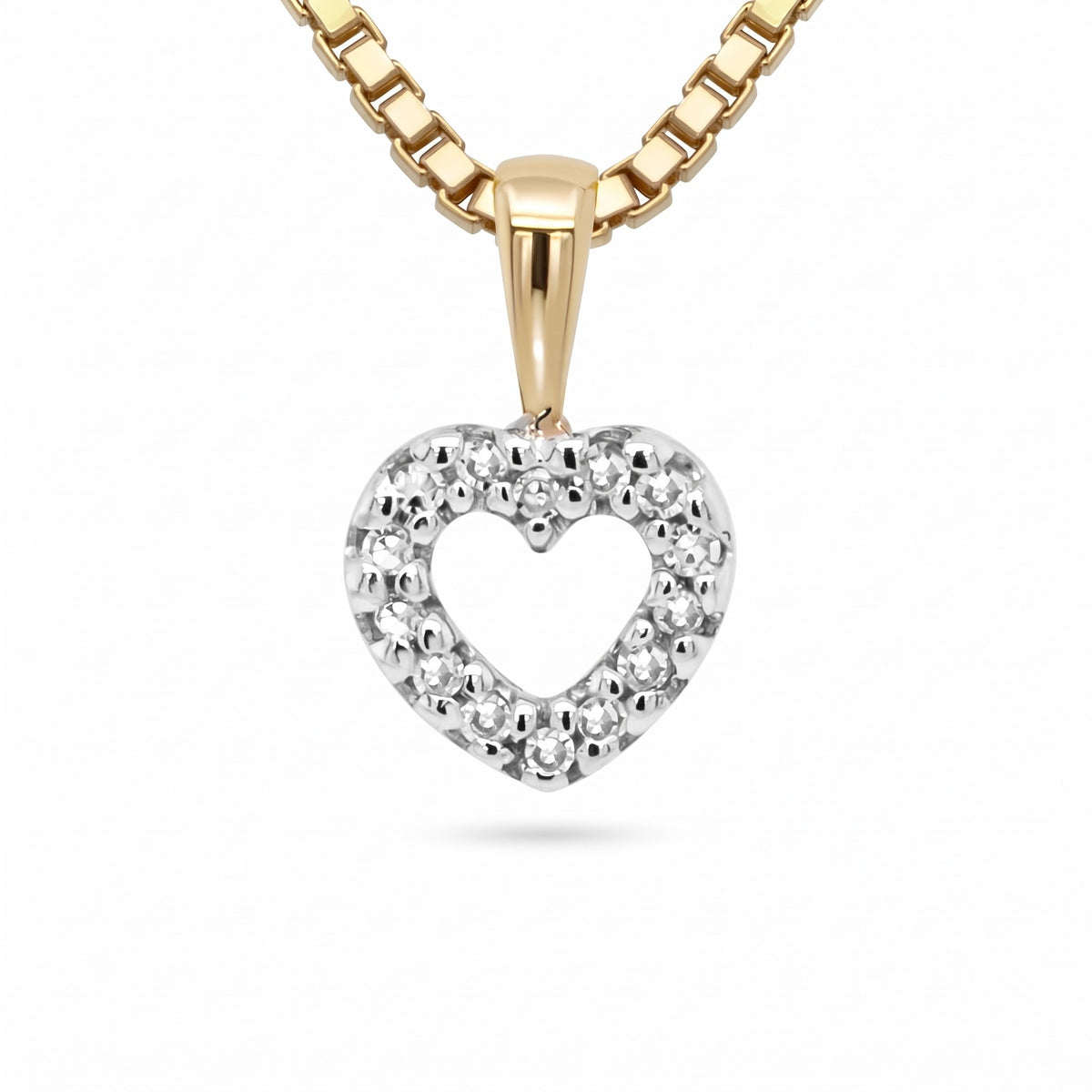 Lilo hjertevedhæng i 14 kt. guld med diamanter, åbent hjerte, på hvid baggrund