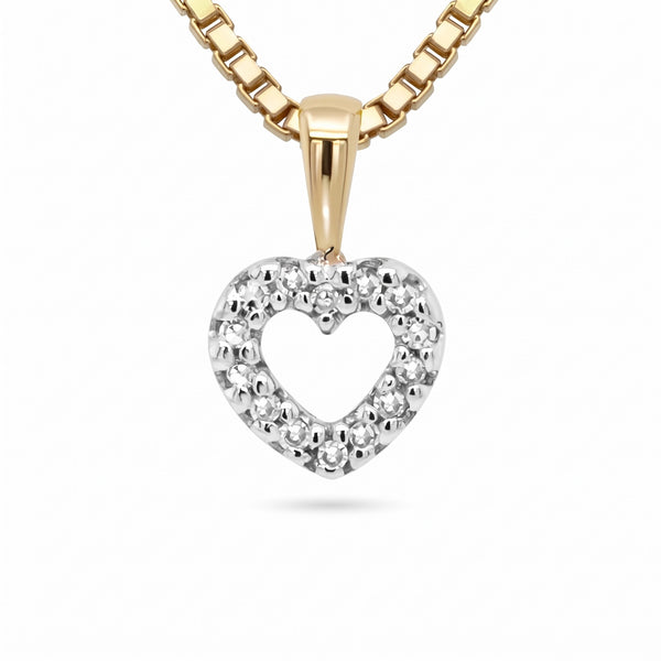 Lilo hjertevedhæng i 14 kt. guld med diamanter, åbent hjerte, på hvid baggrund