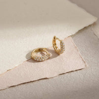 Lula Hoops i 18 karat guld med 0,19 carat hvide diamanter