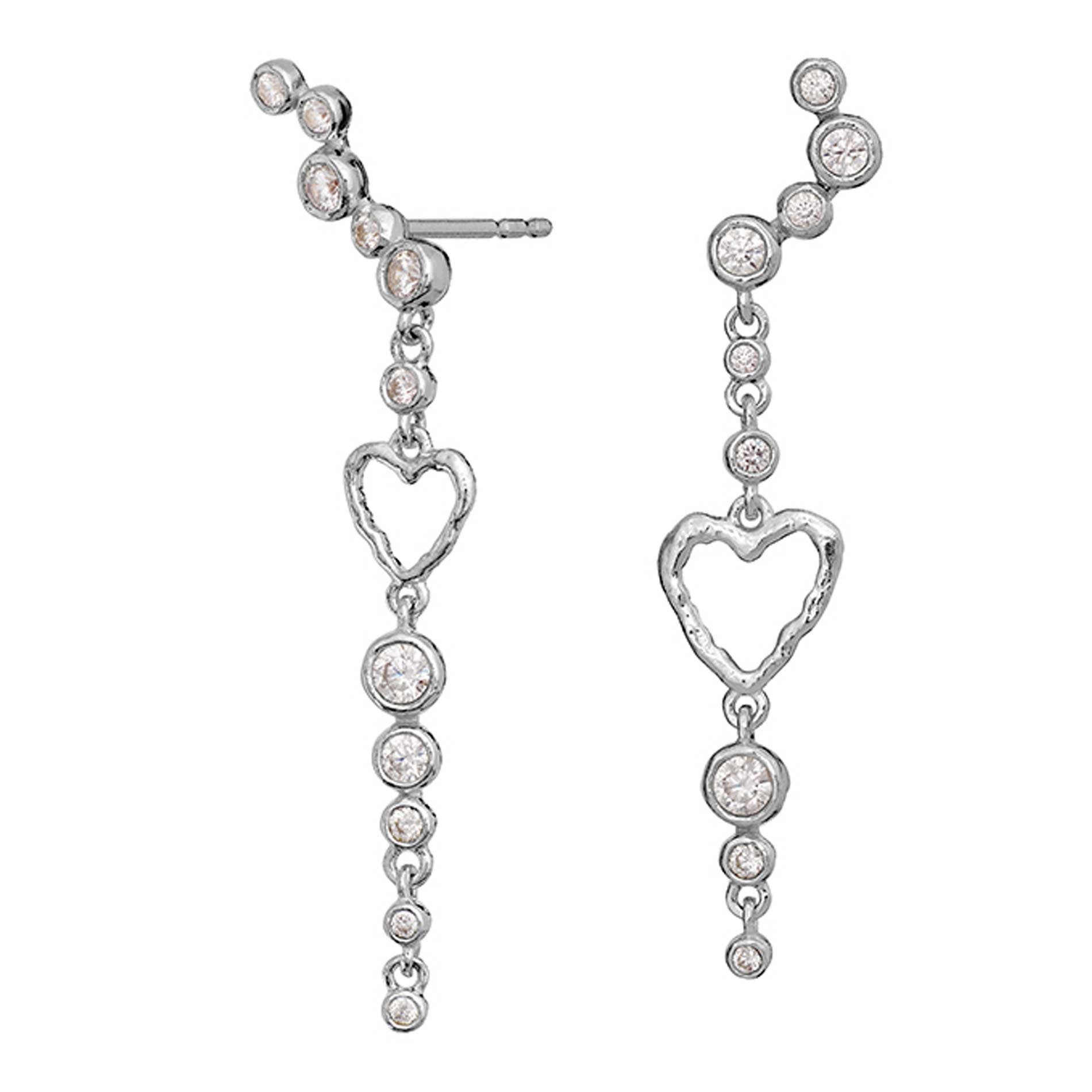 Maanesten Ina øreringe i sølv med hjerter og hvide zirkonia set fra siden