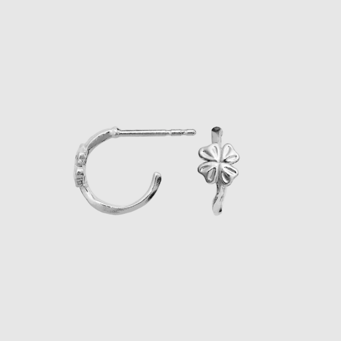 Sidevisning af Maanesten Nadine øreringe i sterlingsølv