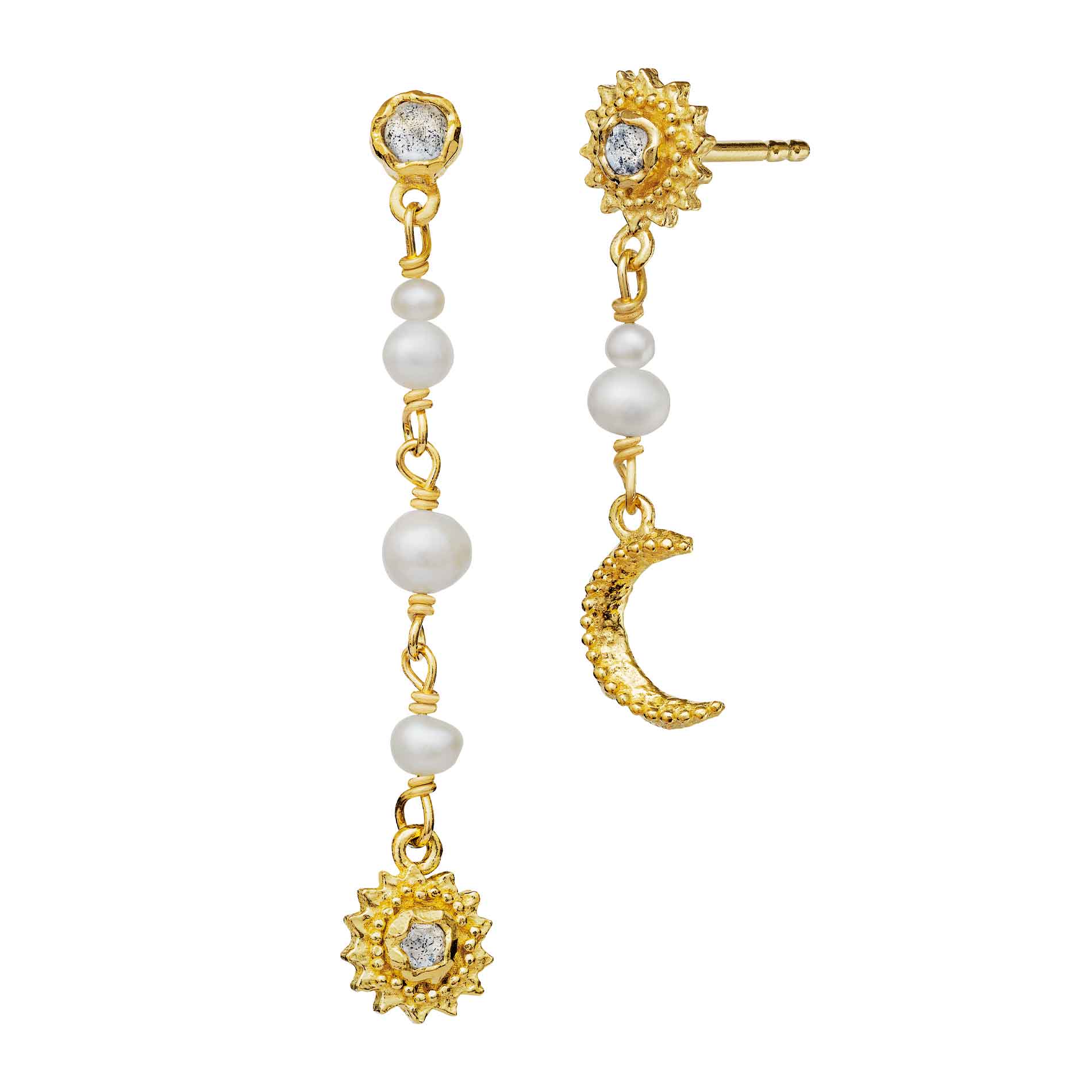 Forgyldte øreringe med hvide perler og labradorit med sol og måne motiv