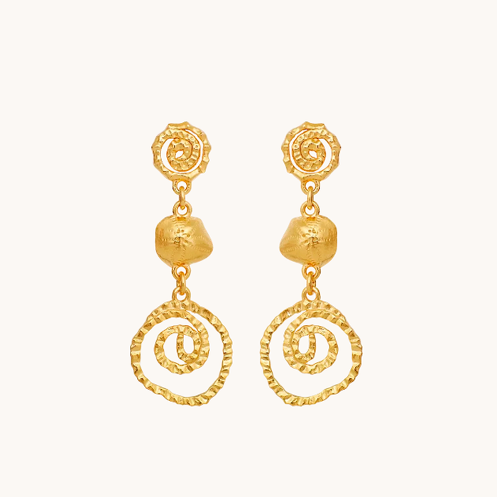 Maanesten Zalina Petite øreringe i genanvendt forgyldt sterlingsølv (925) med enkelt og feminint design.