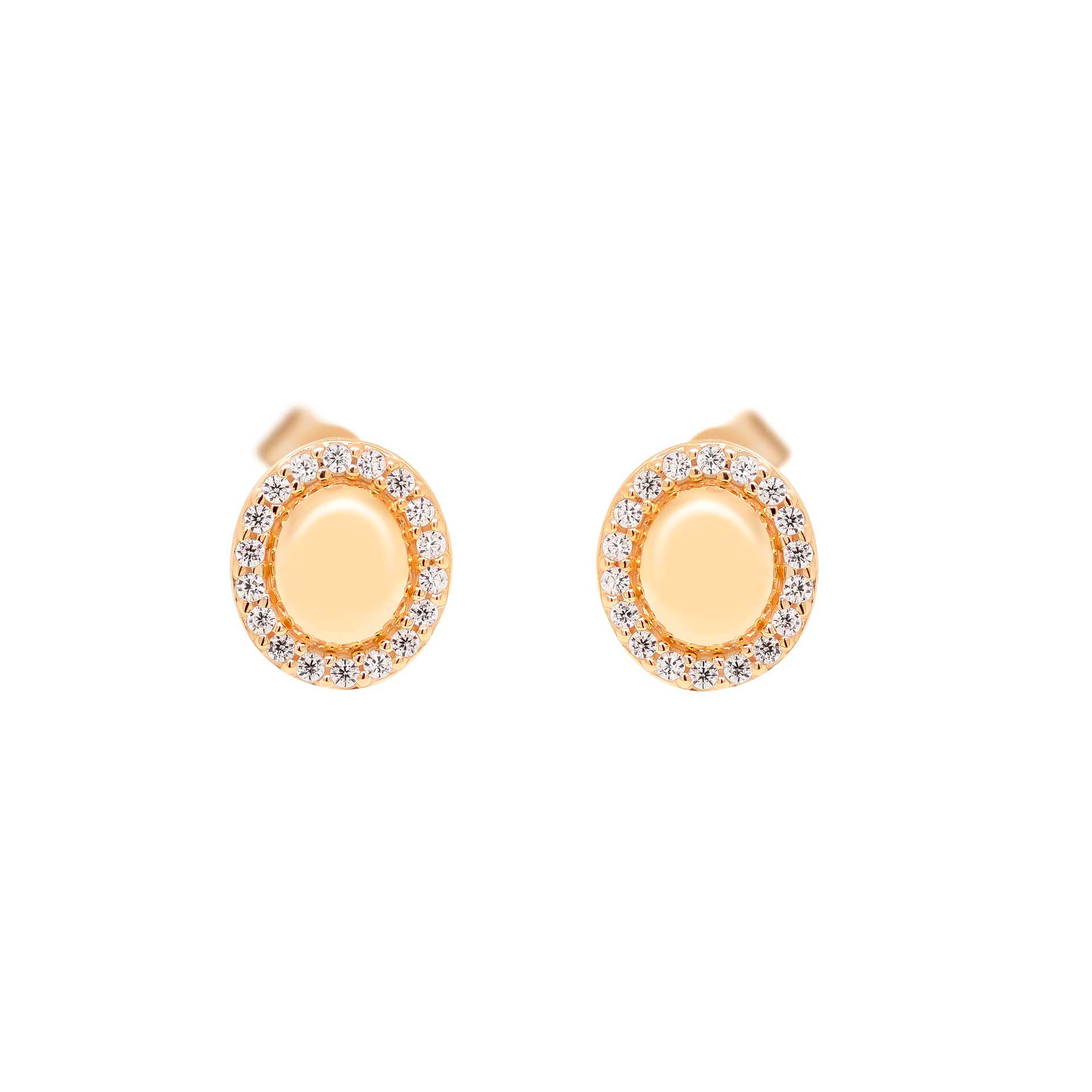Mila øreringe i 8 kt. guld med ovalt halo-design prydet med klare zirkonia, der giver et elegant og tidløst udtryk