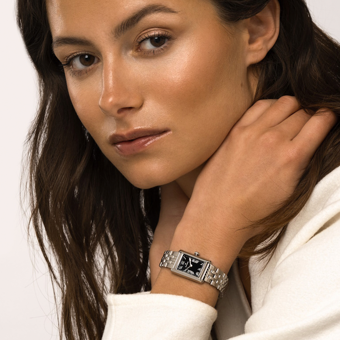 Mockberg Timeless Silver Noir dameur vist på håndled
