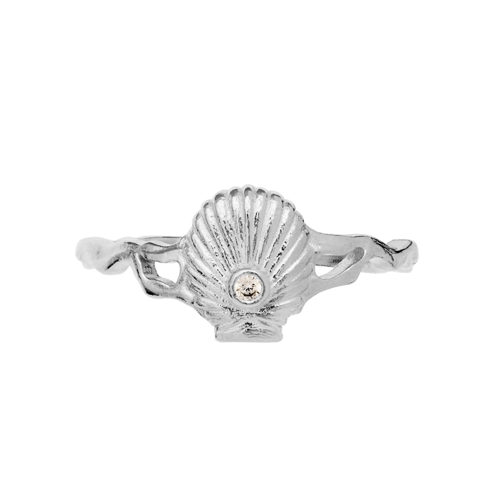 Myra ring i sterling sølv med muslingeform og hvid zirkonia