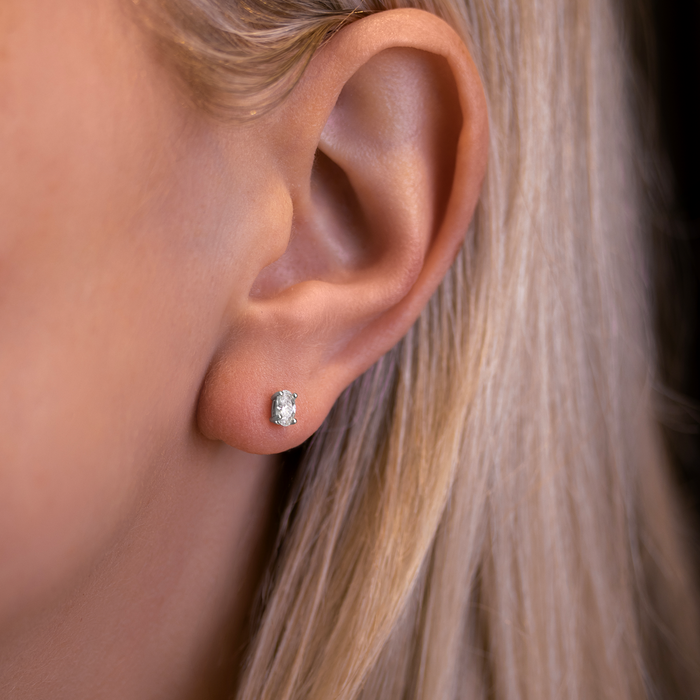 Oval-cut V ørestikker 3x5 mm i forgyldt 925 sterlingsølv