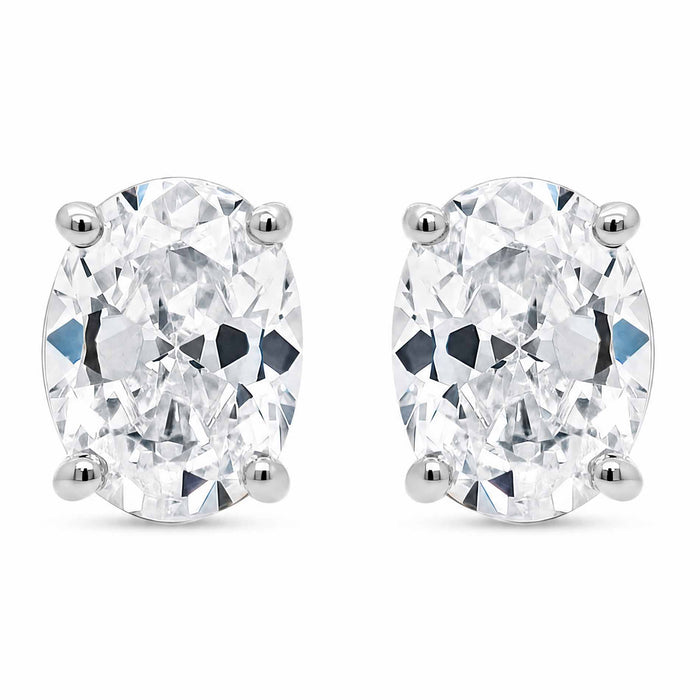 Oval-cut VIII Solitaire ørestikker i 925 sterlingsølv med klare zirkonia sten, vist tæt på hvid baggrund
